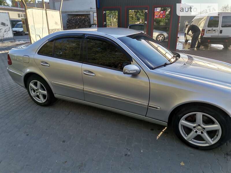 Седан Mercedes-Benz E-Class 2002 в Черновцах