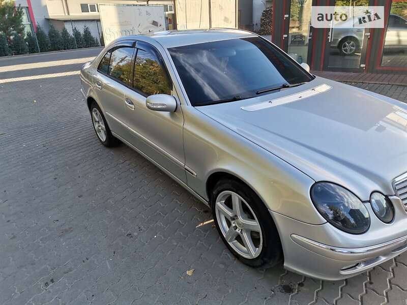 Седан Mercedes-Benz E-Class 2002 в Черновцах
