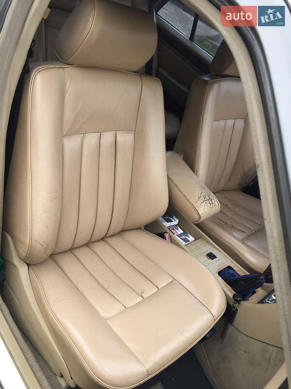 Седан Mercedes-Benz E-Class 1992 в Чернівцях