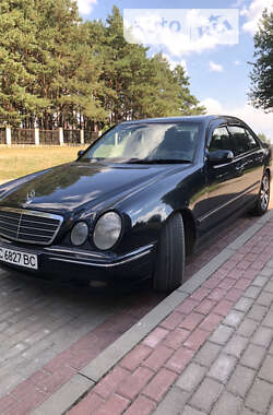 Седан Mercedes-Benz E-Class 1999 в Вараше