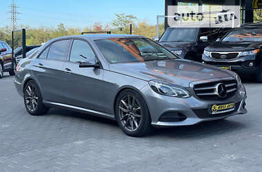 Седан Mercedes-Benz E-Class 2014 в Чернівцях