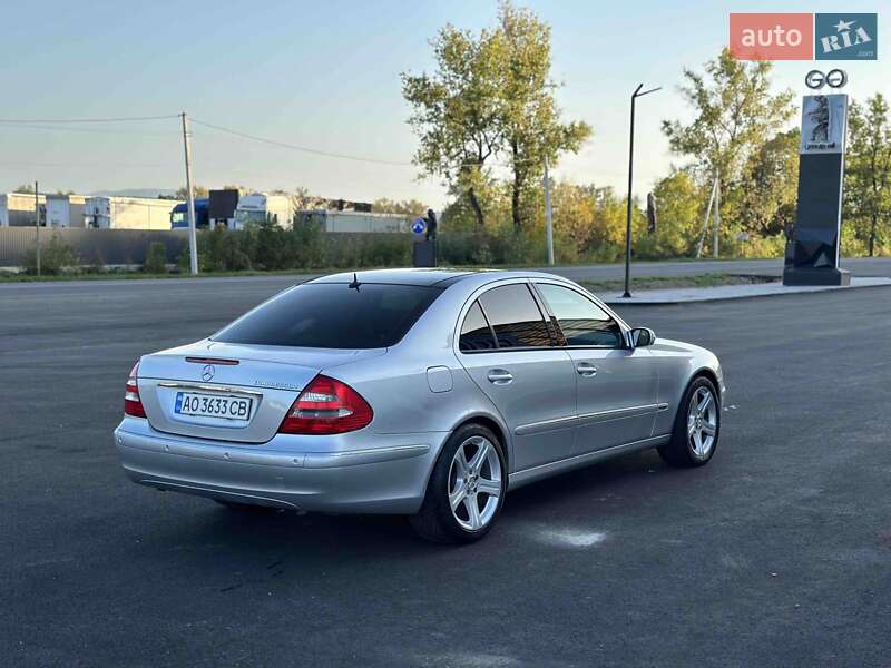 Седан Mercedes-Benz E-Class 2004 в Виноградове
