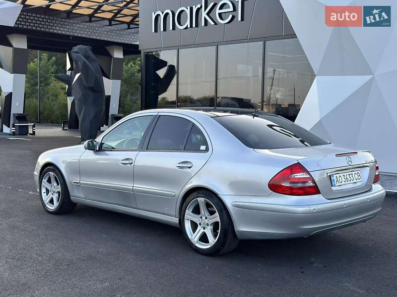 Седан Mercedes-Benz E-Class 2004 в Виноградове