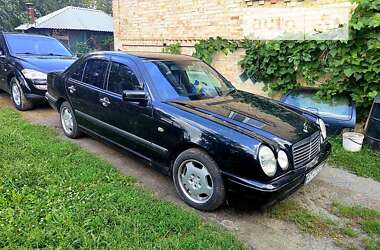 Седан Mercedes-Benz E-Class 1998 в Бородянці