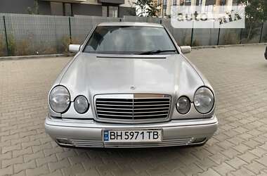 Седан Mercedes-Benz E-Class 1996 в Южном