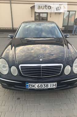 Седан Mercedes-Benz E-Class 2002 в Зарічному