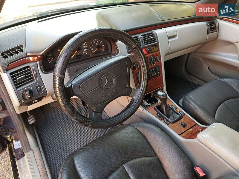 Седан Mercedes-Benz E-Class 1995 в Виннице