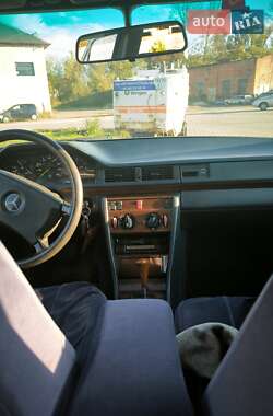 Седан Mercedes-Benz E-Class 1991 в 