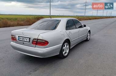 Седан Mercedes-Benz E-Class 2000 в Килии