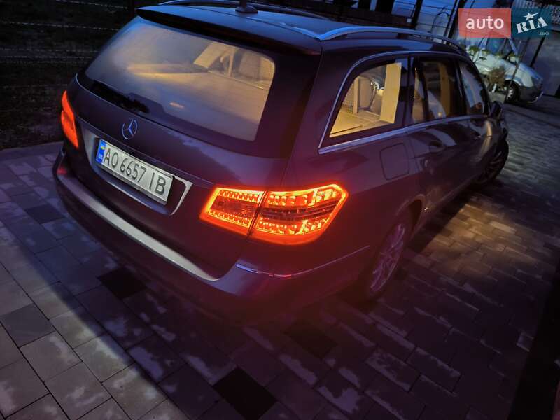 Універсал Mercedes-Benz E-Class 2012 в Сваляві