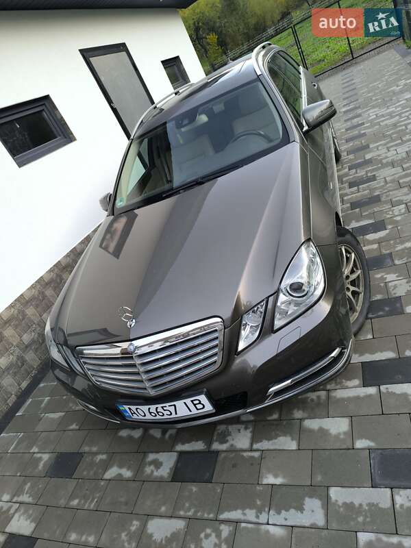 Універсал Mercedes-Benz E-Class 2012 в Сваляві