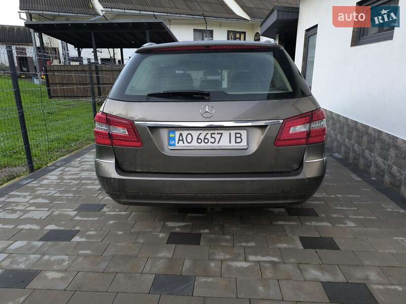 Універсал Mercedes-Benz E-Class 2012 в Сваляві