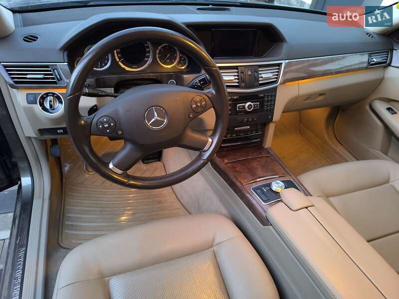 Універсал Mercedes-Benz E-Class 2012 в Сваляві