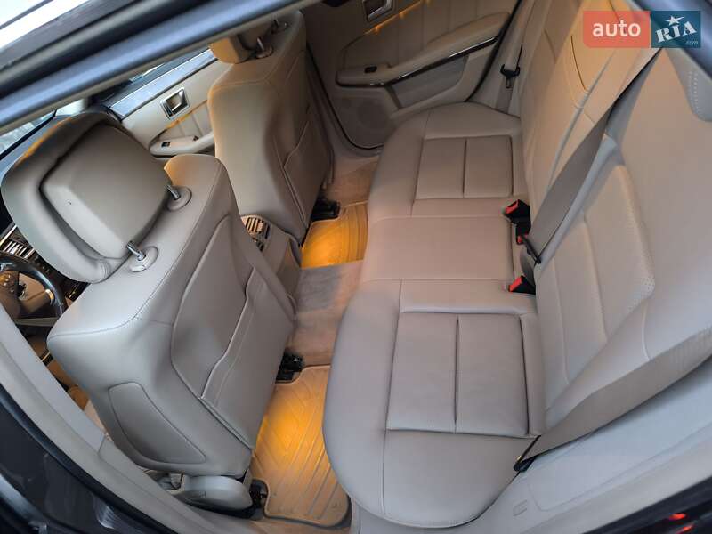 Універсал Mercedes-Benz E-Class 2012 в Сваляві
