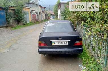 Седан Mercedes-Benz E-Class 1993 в Рахове