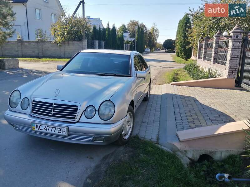 Mercedes-Benz E-Class 1995