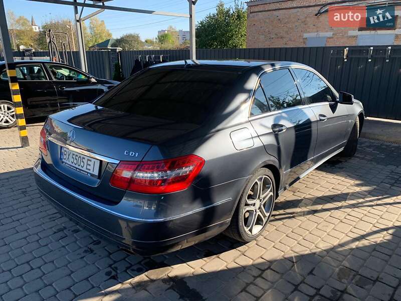 Седан Mercedes-Benz E-Class 2009 в Староконстантинове