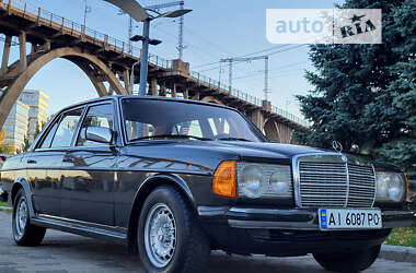 Седан Mercedes-Benz E-Class 1979 в Дніпрі