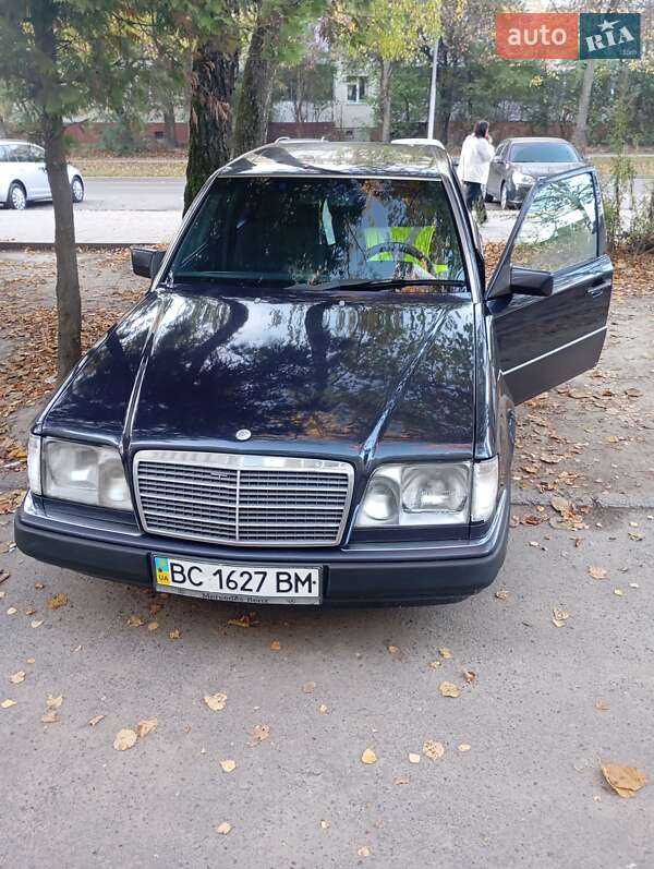Седан Mercedes-Benz E-Class 1993 в Львове