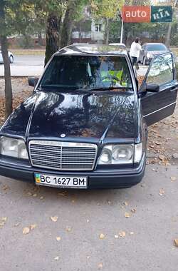 Седан Mercedes-Benz E-Class 1993 в Львове