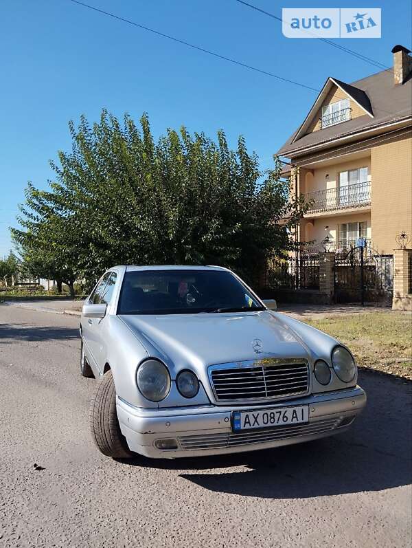 Седан Mercedes-Benz E-Class 1998 в Краснограді