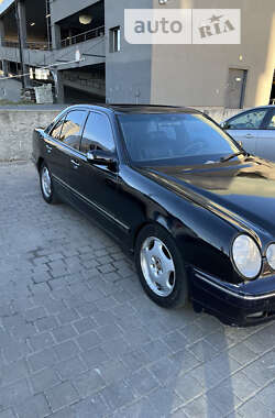 Седан Mercedes-Benz E-Class 2000 в Львове