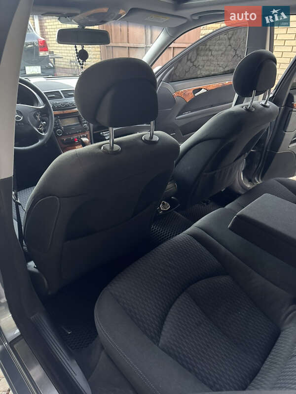 Седан Mercedes-Benz E-Class 2004 в Чугуеве фото 35 Седан Mercedes-Benz E-Class 2004 в Чугуеве