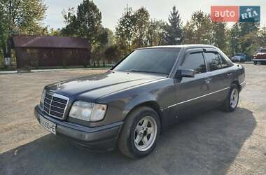 Седан Mercedes-Benz E-Class 1995 в Хусті