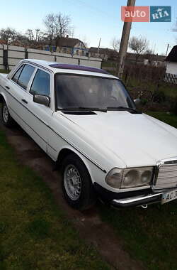 Седан Mercedes-Benz E-Class 1976 в 