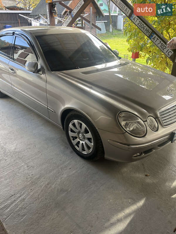 Седан Mercedes-Benz E-Class 2006 в Вижнице