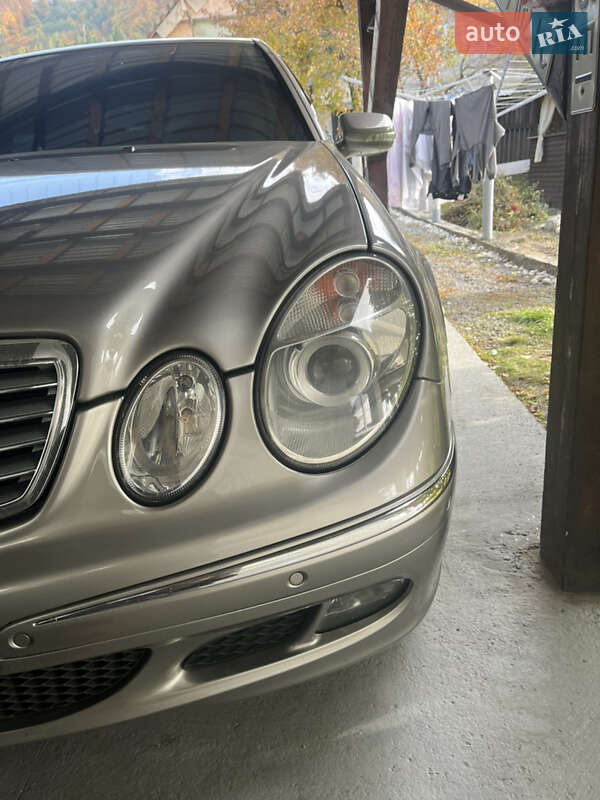 Седан Mercedes-Benz E-Class 2006 в Вижнице