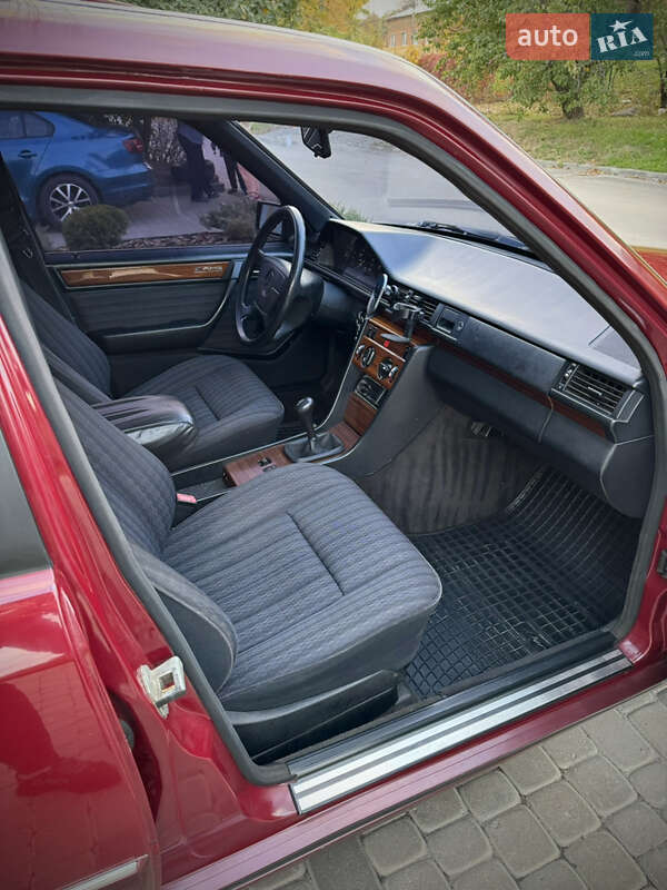 Седан Mercedes-Benz E-Class 1993 в Дніпрі фото 5 Седан Mercedes-Benz E-Class 1993 в Дніпрі