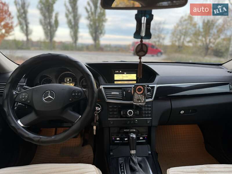 Седан Mercedes-Benz E-Class 2011 в Кельменцах