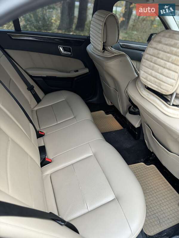 Седан Mercedes-Benz E-Class 2011 в Кельменцах