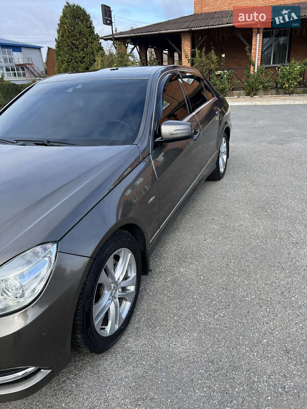 Седан Mercedes-Benz E-Class 2012 в Кропивницькому