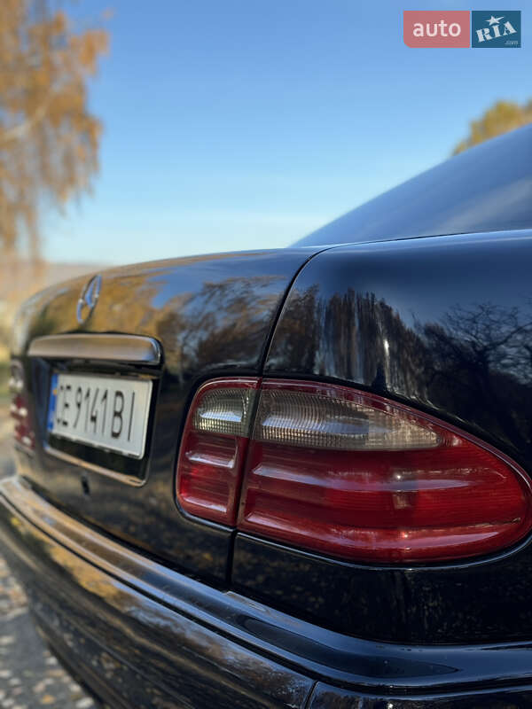 Седан Mercedes-Benz E-Class 2002 в Чернівцях