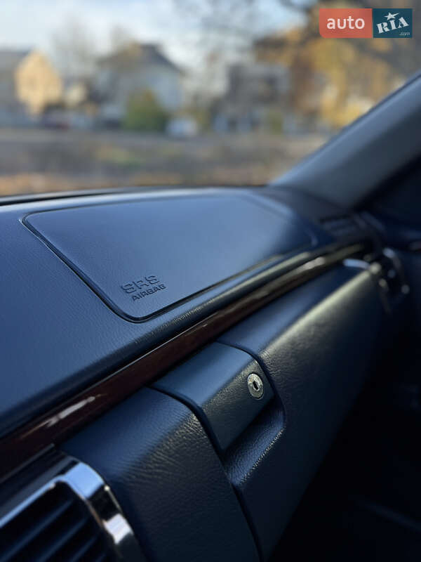Седан Mercedes-Benz E-Class 2002 в Чернівцях