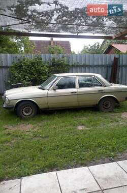 Седан Mercedes-Benz E-Class 1983 в 