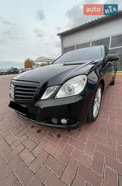 Седан Mercedes-Benz E-Class 2009 в Ровно