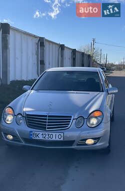 Седан Mercedes-Benz E-Class 2003 в Сарнах