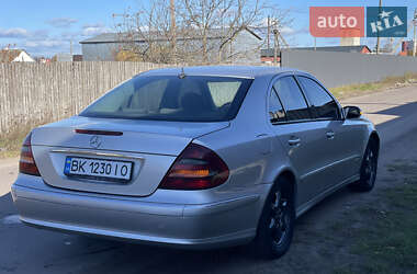 Седан Mercedes-Benz E-Class 2003 в Сарнах