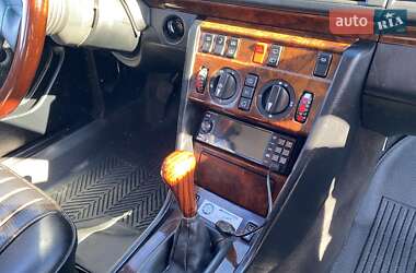 Седан Mercedes-Benz E-Class 1987 в 