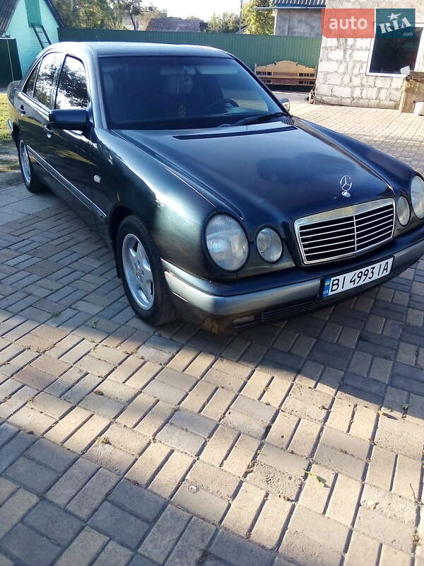 Седан Mercedes-Benz E-Class 1999 в Лубнах