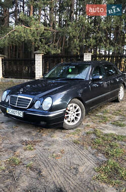 Седан Mercedes-Benz E-Class 1999 в Вараші