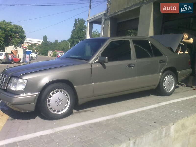 Седан Mercedes-Benz E-Class 1994 в Миколаєві