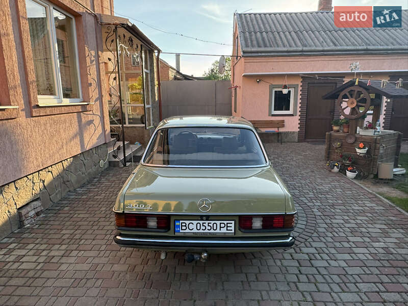 Седан Mercedes-Benz E-Class 1983 в Львові