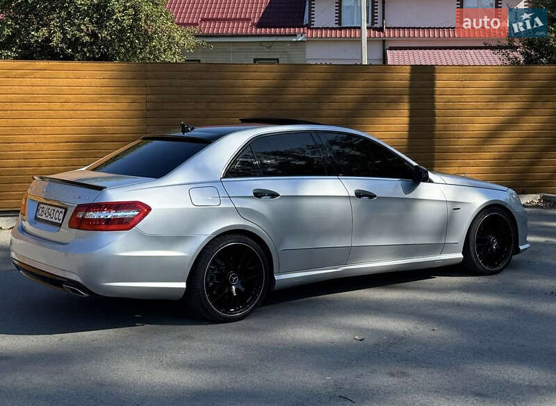 Седан Mercedes-Benz E-Class 2011 в Чернигове