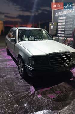 Седан Mercedes-Benz E-Class 1992 в Мурованому