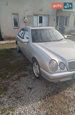 Седан Mercedes-Benz E-Class 1996 в Івано-Франківську