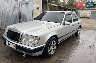 Седан Mercedes-Benz E-Class 1988 в Одесі